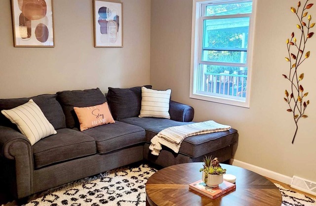 Brand NEW Designer 2 BR Unit -Near University/Hospitals