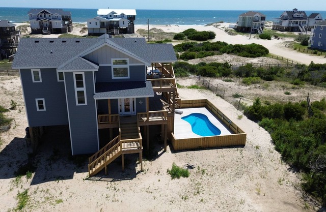 BRAND NEW home! 3 night minimum stay, 4x4 beach! Lovely views, pets