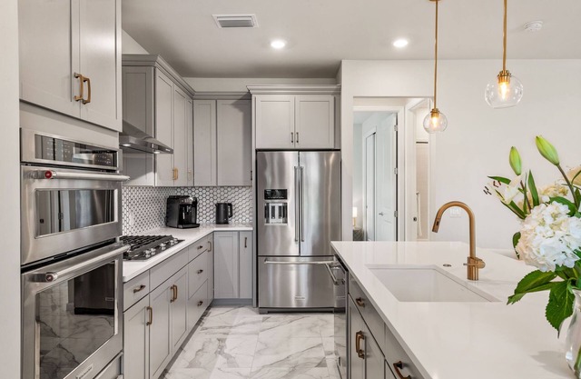Brand New Luxury 5 Bedroom 3 Bathroom with Pool in Naples FL