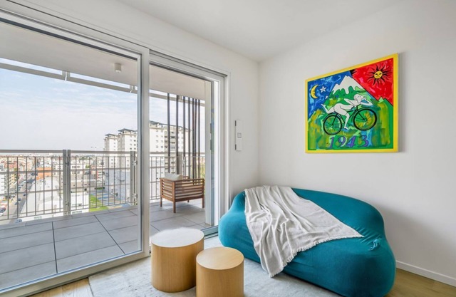 Brand new renovated APT with large terrace!