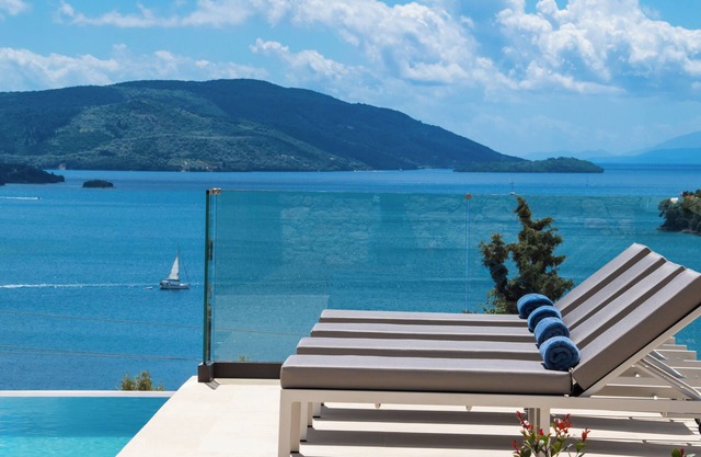 Brand new Spacious 6 bedroom villa with stunning view, close to beach.