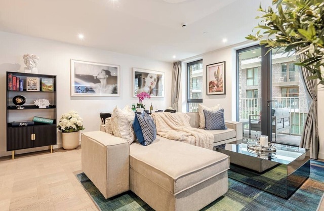 Brand New Superior 3 Bed Apartment by Tower Bridge with AC