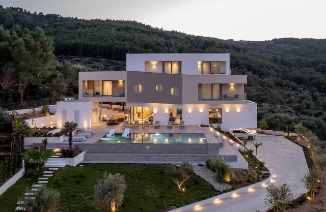 BRAND NEW Villa Navisus: Luxe stay by the sea with epic view and Infinity pool