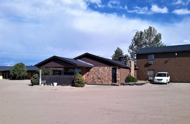 Breath of Fresh Air! 2 Convenient Units, Pets Allowed, Free Parking