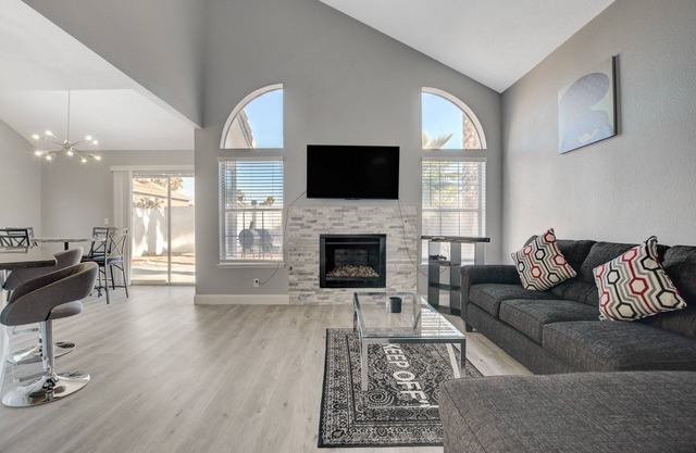 Breathtaking 3 Br/2.5 Bath estate ONLY 1 Exit from the Las Vegas Strip &Airport