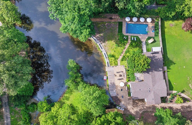 》Breathtaking Lake WaterFront Home Retreat w Pool《