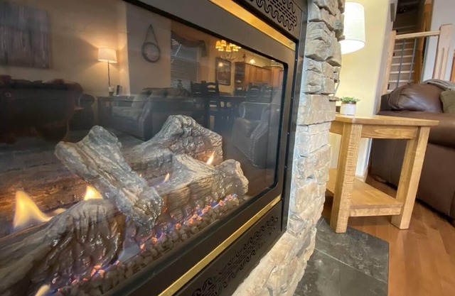 Breathtaking Mountain Views and Hot Tub Serenity Await