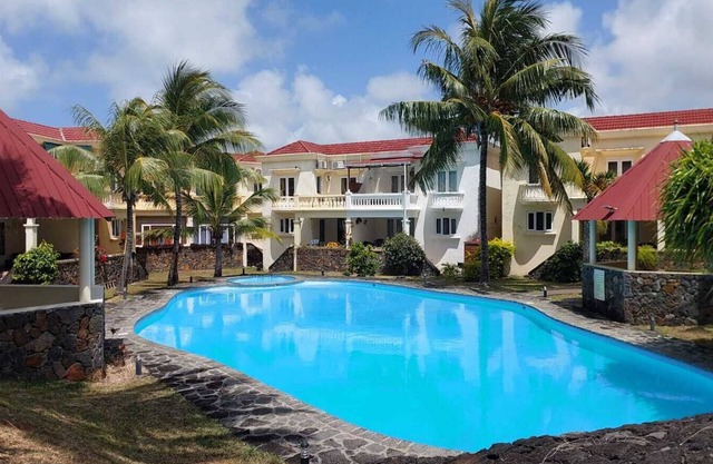 Breathtaking sunrises beachfront villa enjoy peace and comfort by the ocean