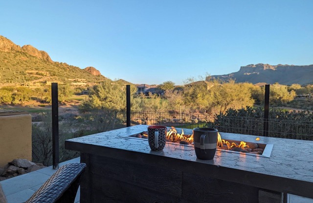Breathtaking Superstition views, 2-bedroom 2br golf course oasis, Gold Canyon