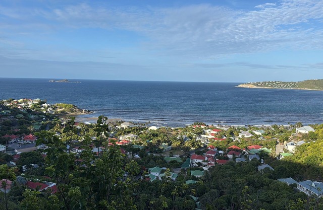 Breathtaking views lovely private house with AC in Anse des Cayes St Barths.
