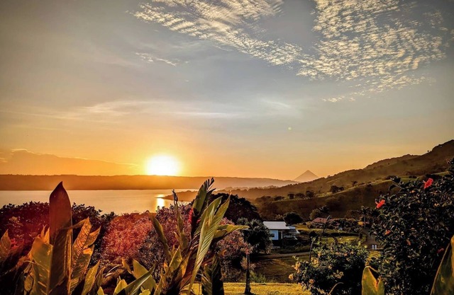 Breathtaking Views ! 3 Suites & Hot Tub