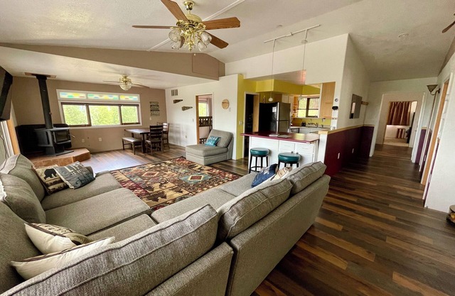 Breathtaking Views of the Lake, Sunset, & Northern Lights w/Zero Cleaning Fees!