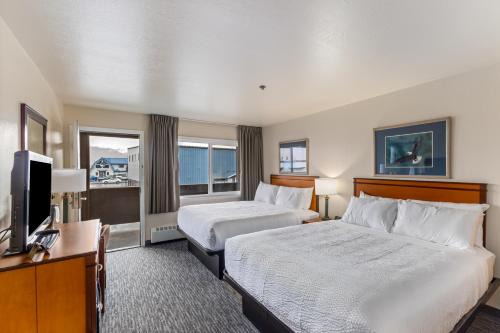 Breeze Inn Hotel
