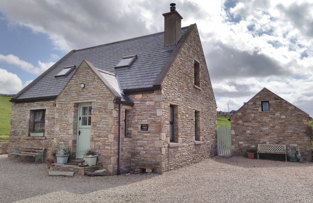 Breifne Cottage, Traditional Stone Cottage with Views over Dunfanaghy Bay