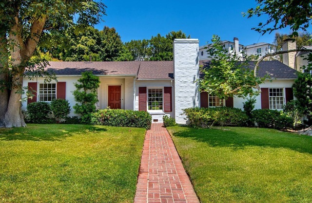 Brentwood Home + Big Yard in Gated Community