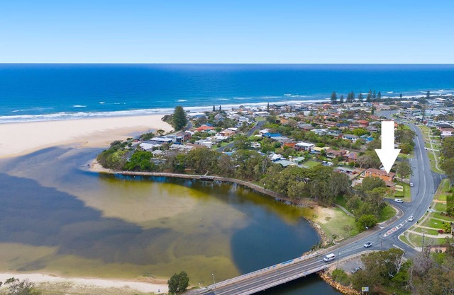 Bridgeview - Relaxing Getaway Near Surf Beach, Lake and Sand