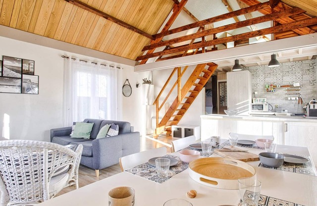 Bright chalet with large garden and private parking in Merville-Franceville-Plage