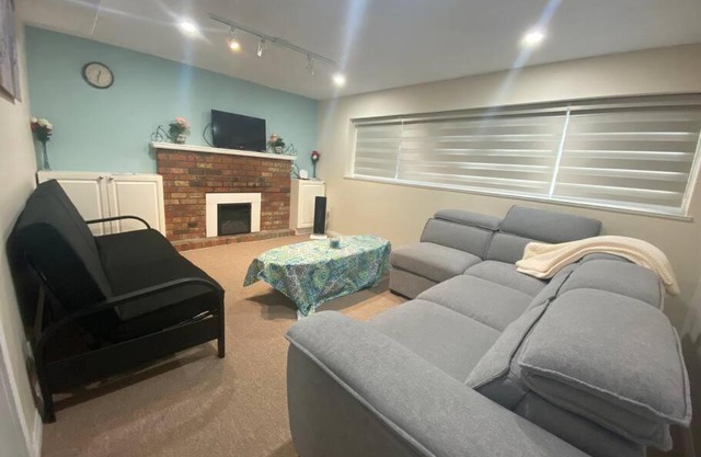 Bright 1 BR suite w/ free parking & wifi & Netflix