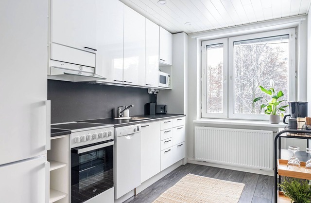 Bright 1BR Apartment next to the Beach