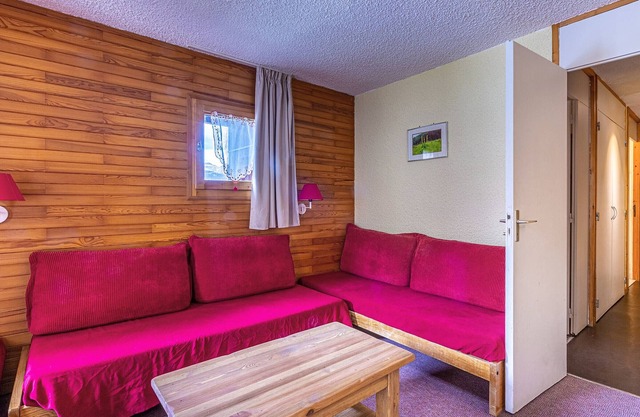 Bright 1BR Apt for 5, Ski-In/Ski-Out Access, Balcony, Near Shops & Lift