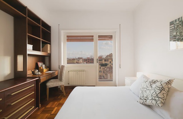 Bright 2 Bedroom Apartment in San Giovanni