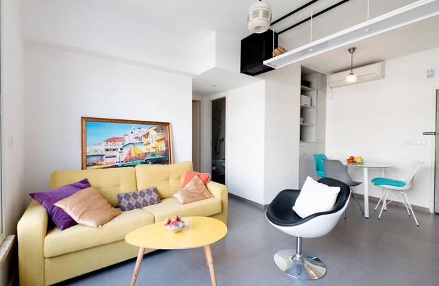 Bright 2BR in Hype Neighborhood by FeelHome