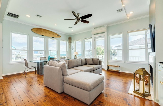 Bright & Airy 3rd Row Home w/Gulf Views, 2 Decks, Outdoor Shower, Free Wifi