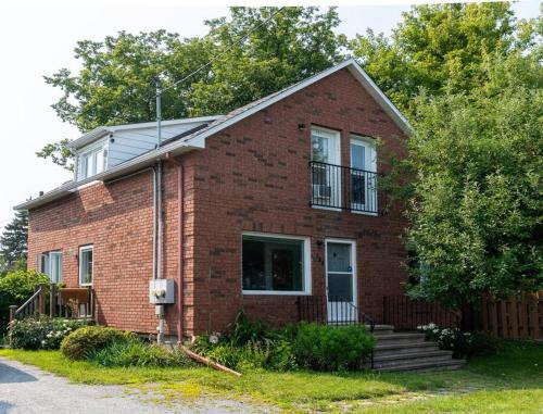Bright and spacious 2 bedroom home!
