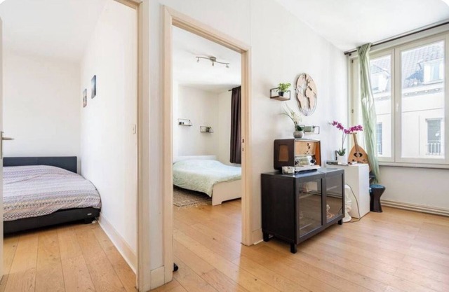 Bright and spacious 2 bedroom apartment perfectly located