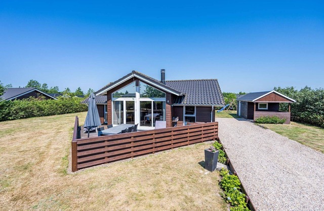 Bright and Spacious Family Retreat-By Traum