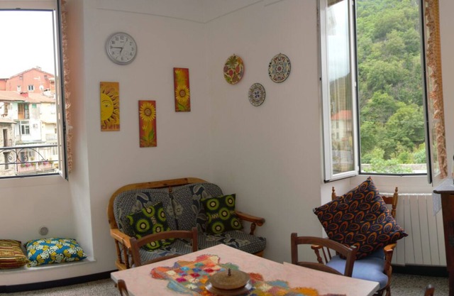 Bright and welcoming apartment in the historic center of Pieve di Teco