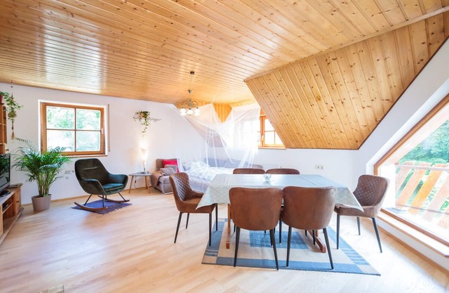 Bright apartment "In the Green" for 6-8 people near Lake Constance