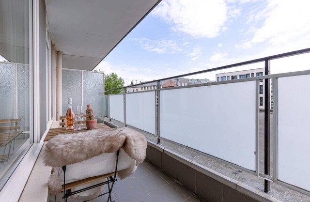 Bright apartment with terrace and free parking