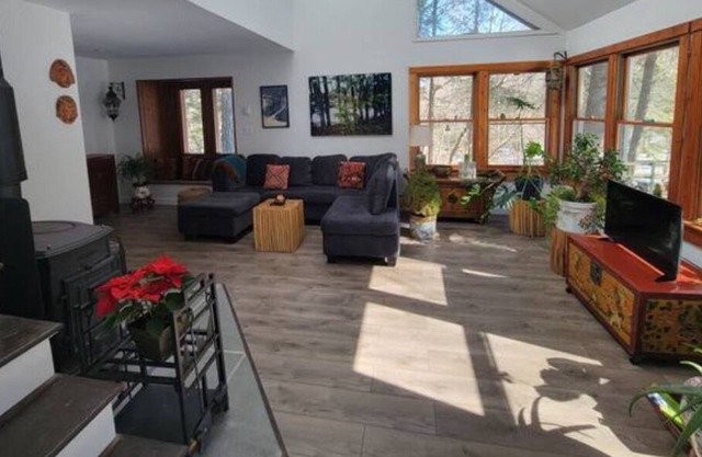 Bright Charming 3B/3B Secluded Garrison Retreat
