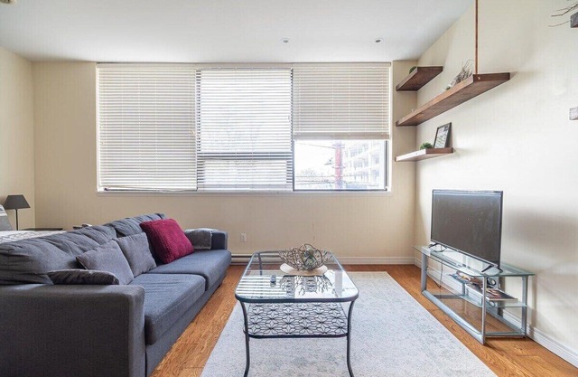 Bright & Charming Loft with AC
