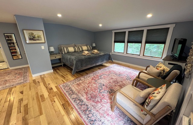 Bright clean apartment w/free use of car w/private beach sticker. Pet friendly!