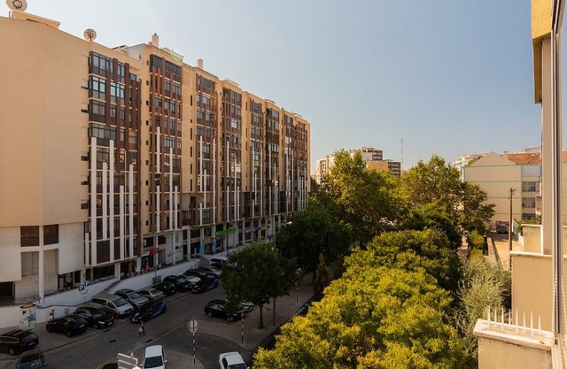 Bright & Cosy apartment for 4 in Almada