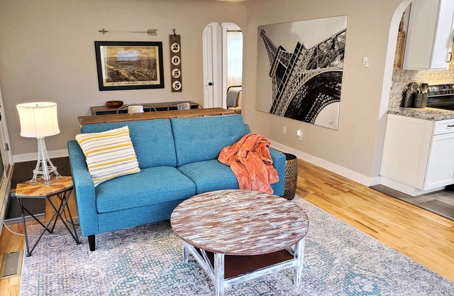Bright & Cozy City Center Home w/Covered Patio