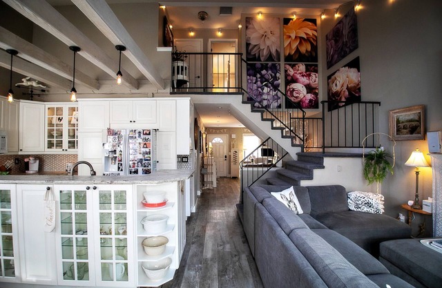 Bright & Cozy Cottage- Serene Artist’s Home