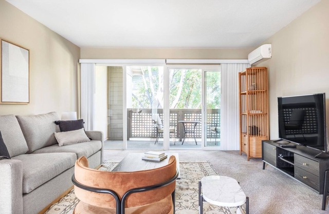 Bright Cupertino 1BR w/Pool, Cinema, Gym, walk to Shops, by Blueground