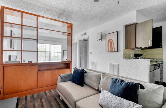 Bright Gateway Studio w/Gym, Pool, nr Shopping, by Blueground