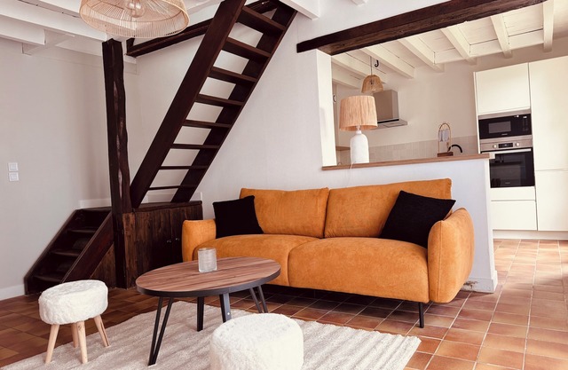 Bright house with garden, close to circuit and shops.
