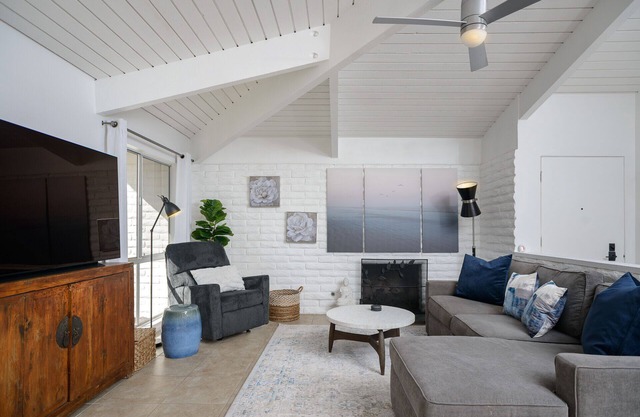 Bright One Level Condo in La Costa