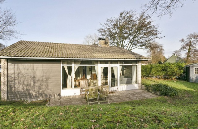 Bright rustic furnished holiday home with natural garden