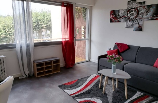 Bright studio with balcony a stone's throw from the medieval town