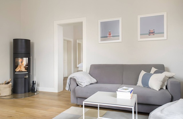 Bright Stuuv – Comfortable Living with Sunny Terrace and Fireplace