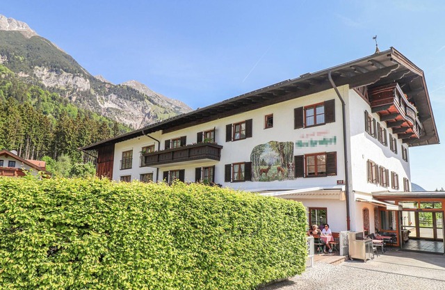 Bright, stylishly furnished vacation apartment with a view of the mountains.