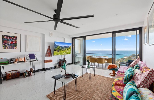Bright Tamarama 2-Bed with Balcony Water View