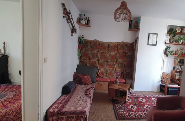 Bright two-room apartment Belleville-Jourdain