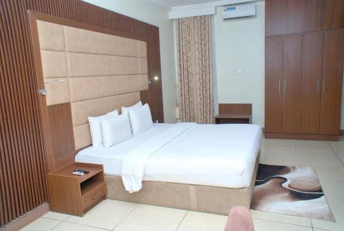 Brix Royale Suites